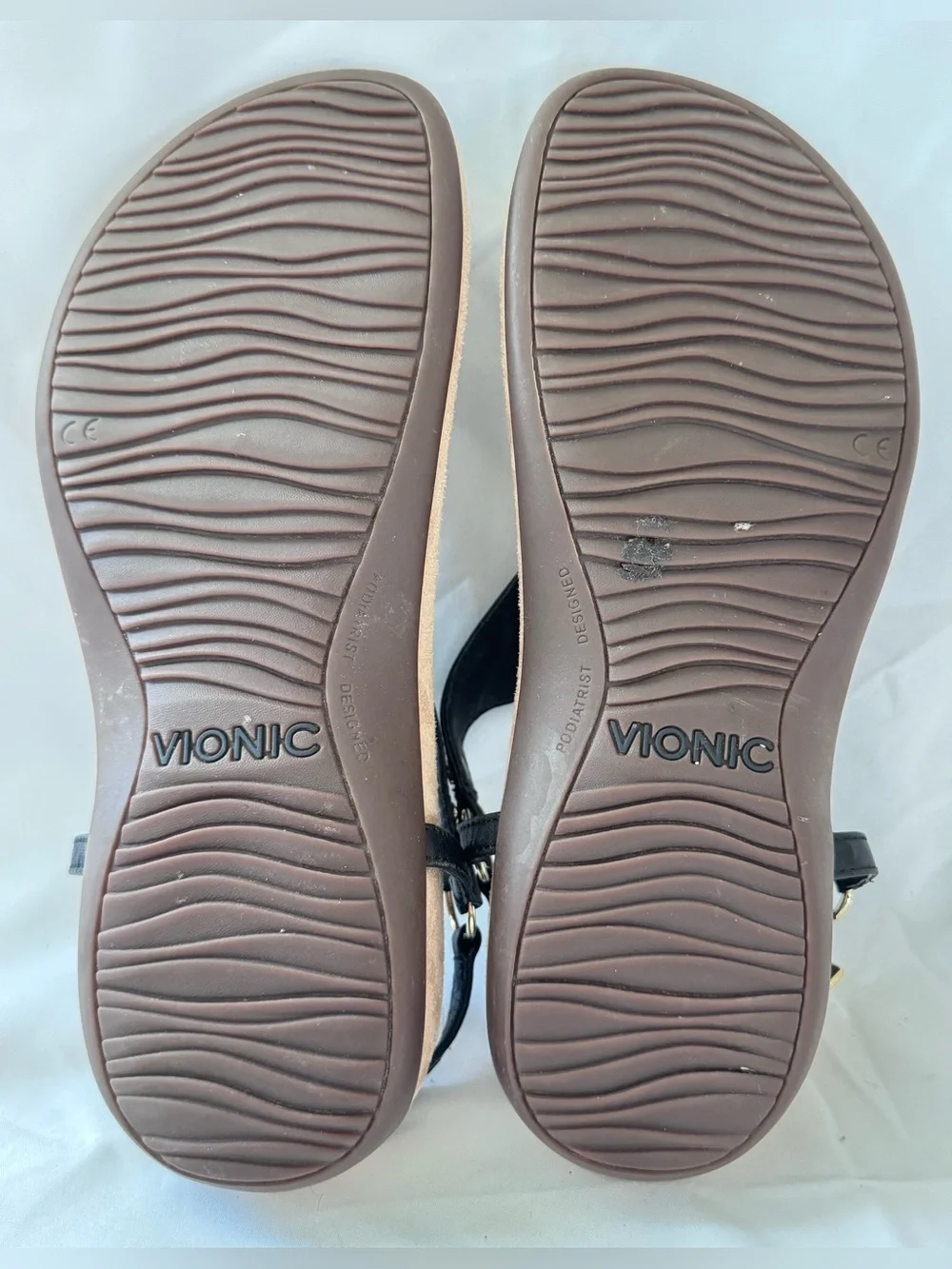 Vionic Rest Kirra Sandal Sz 7 Women T Strap Orthotic Leather Black TVW5126 Thong